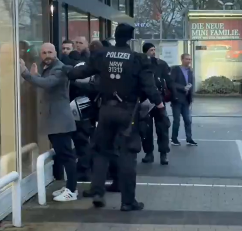 Festsetzung Schmidt und Schmittberger (v.l.) in Gießen 29.11.2025